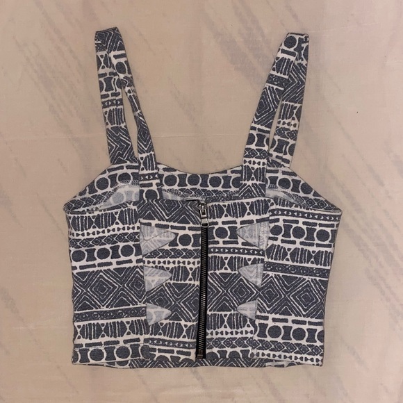 Brandy Melville crop top - Picture 2 of 3